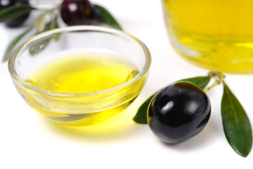 olive-oil-good-for-lips-1